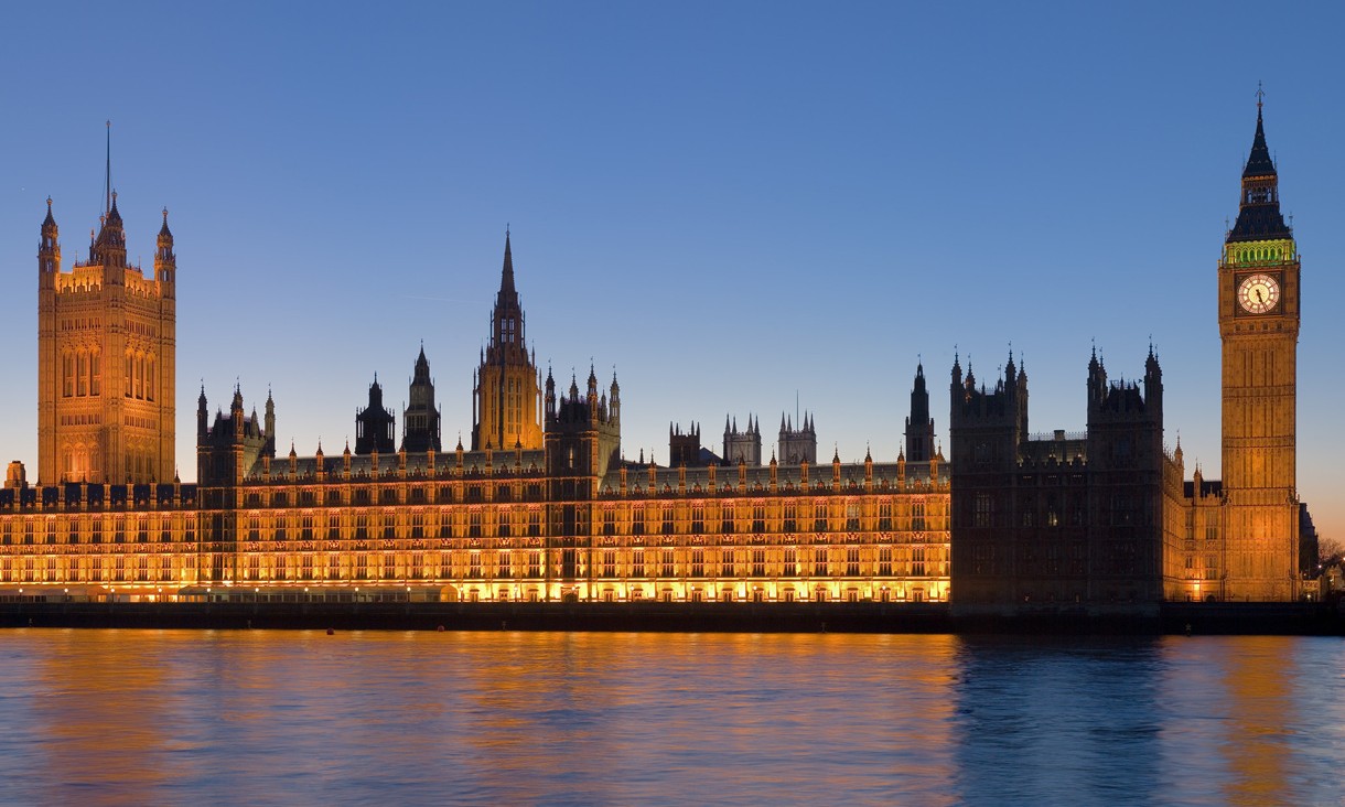 London parliament at night