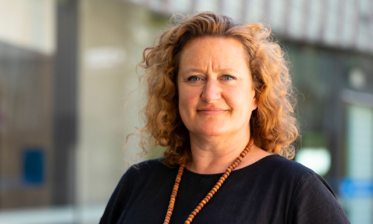 Profile image of Janine Arantes.