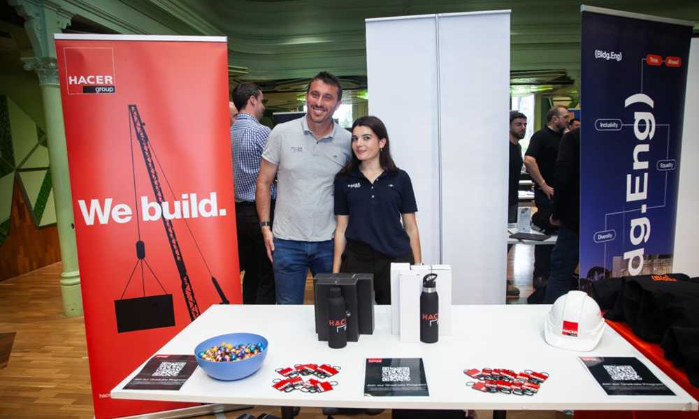 Some students working part time were also on the other side of the booth, sharing their experience.