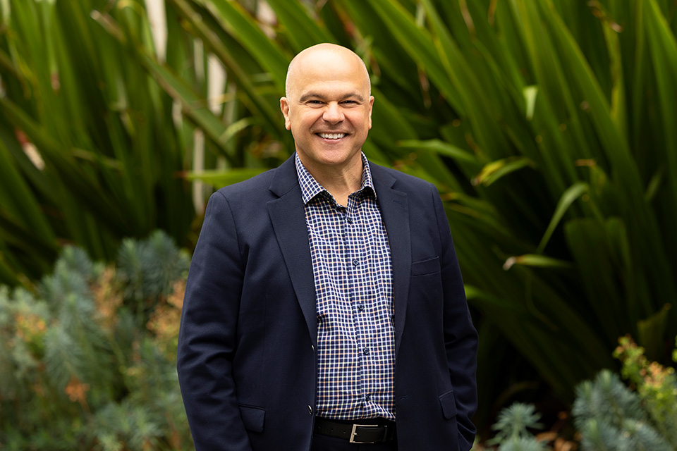 Portrait of Ross Vlahos.