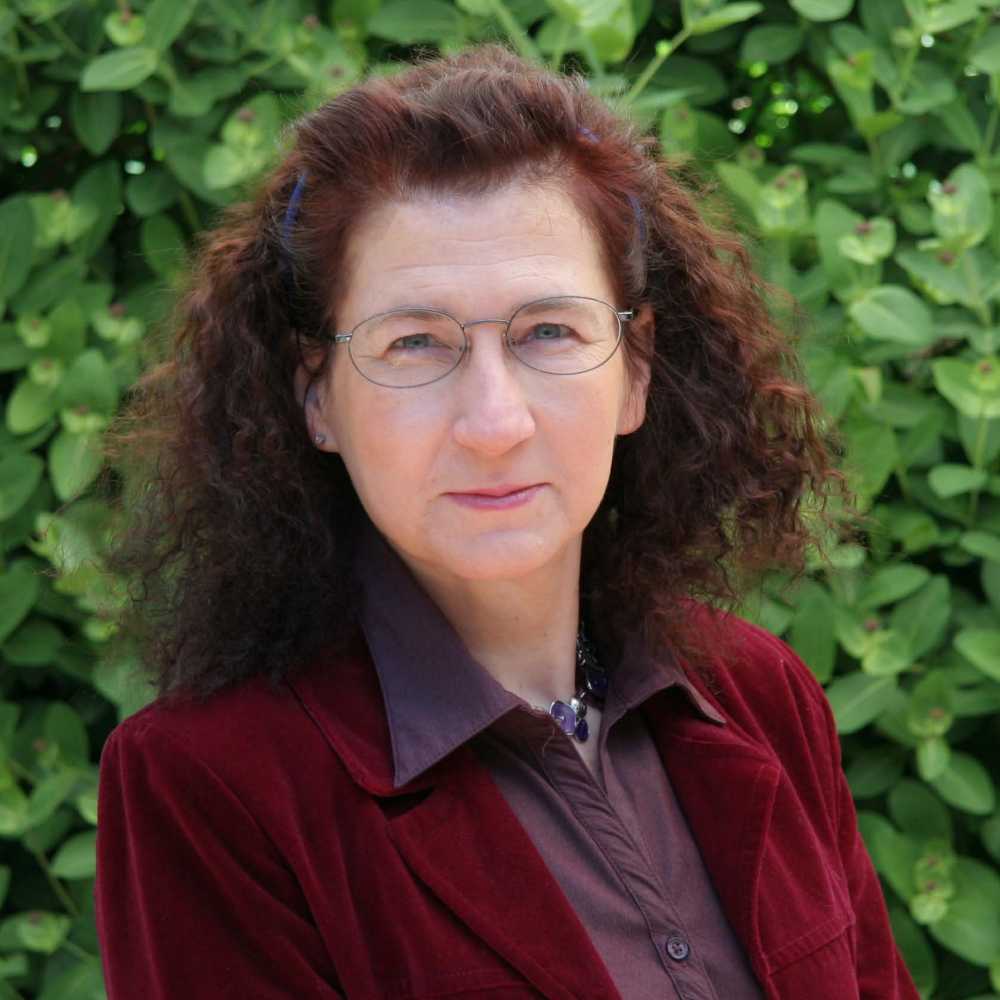 Portrait of Kim Dowling