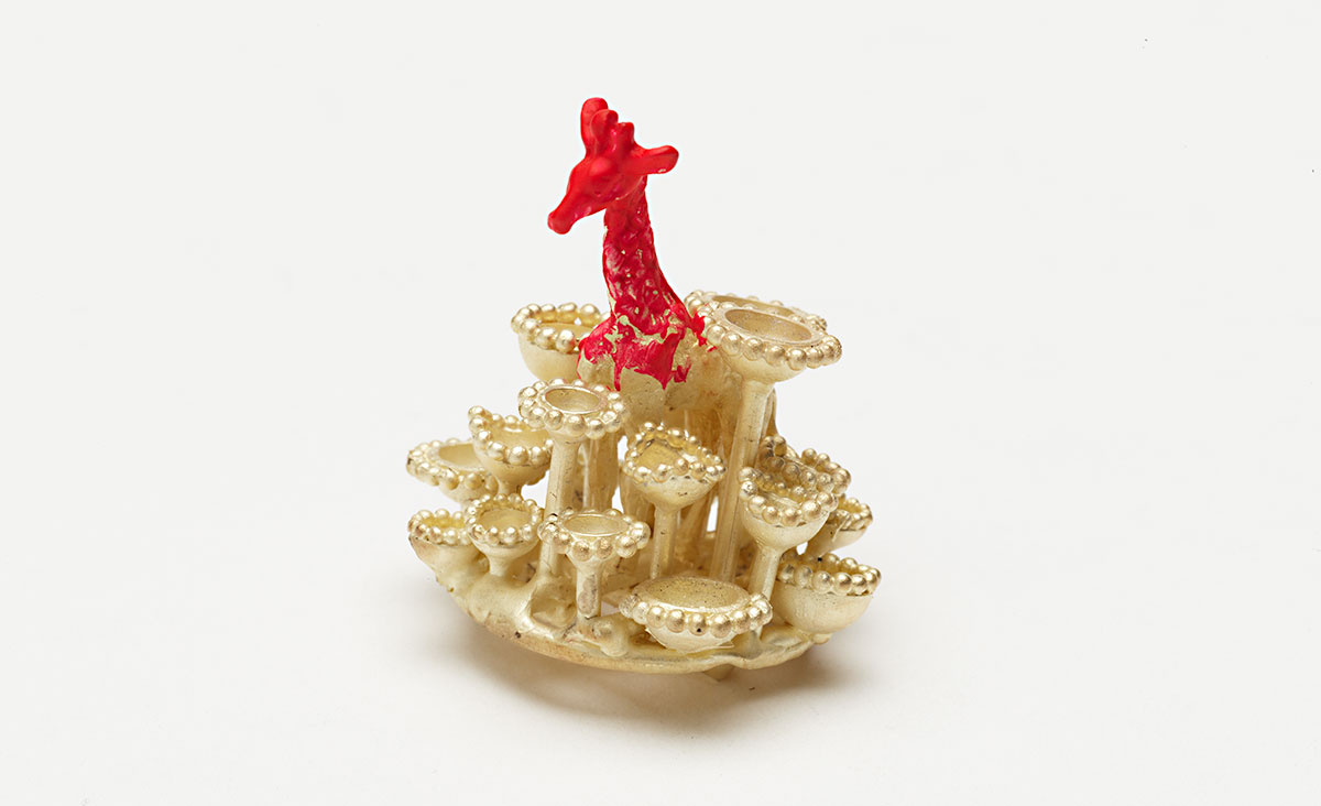 Robert Baines, Frisches Fleisch, One Giraffe, Brooch, 2011.