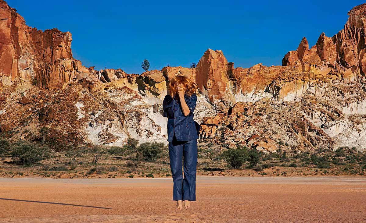 Paula Mahoney, Jump on through (to the other side), 2021.