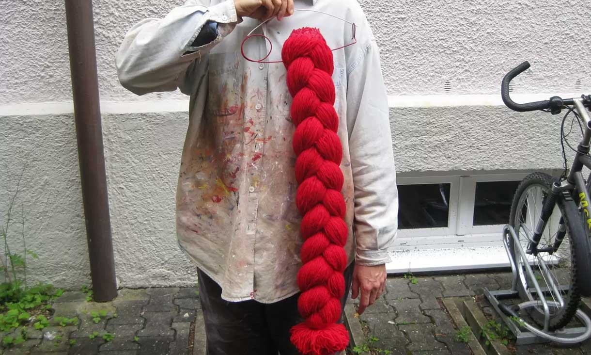 Brooch (2004), Lisa Walker. Image courtesy of the artist.
