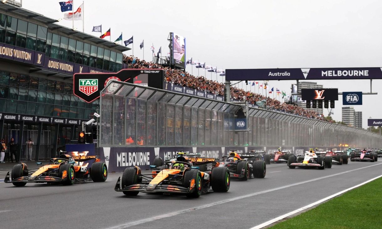 Cars on the track at the Formula 1 Qatar Airways Australian Grand Prix 