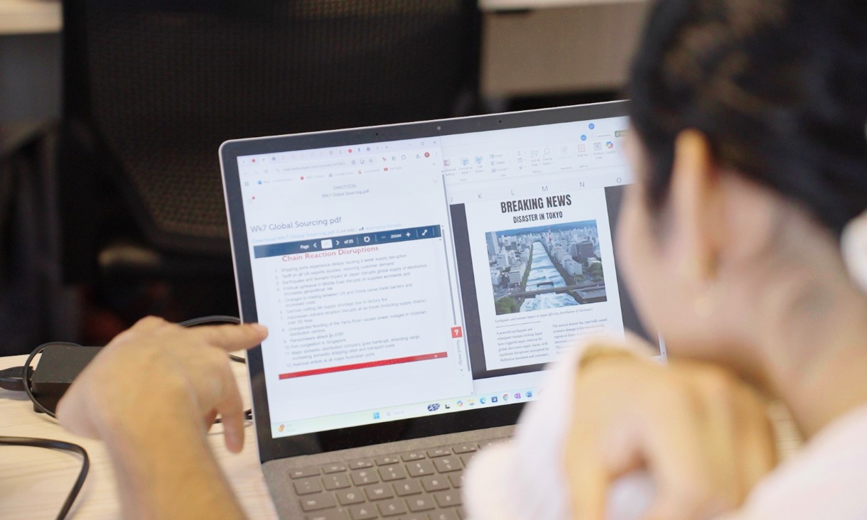 students use lo fi game on laptop