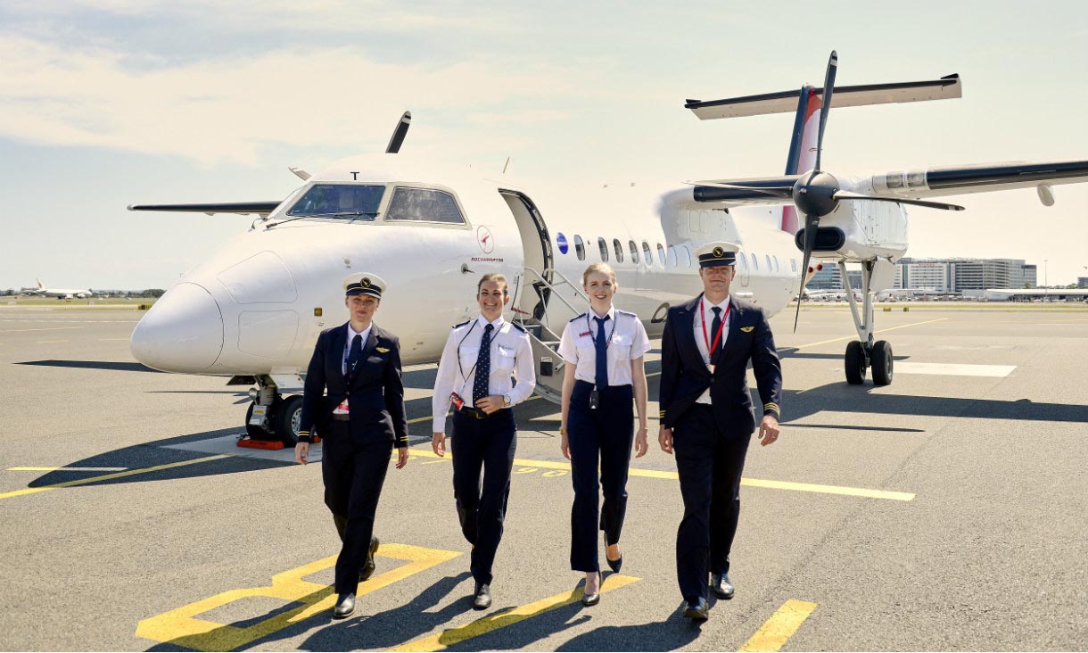 news_Qantas_crew.jpg