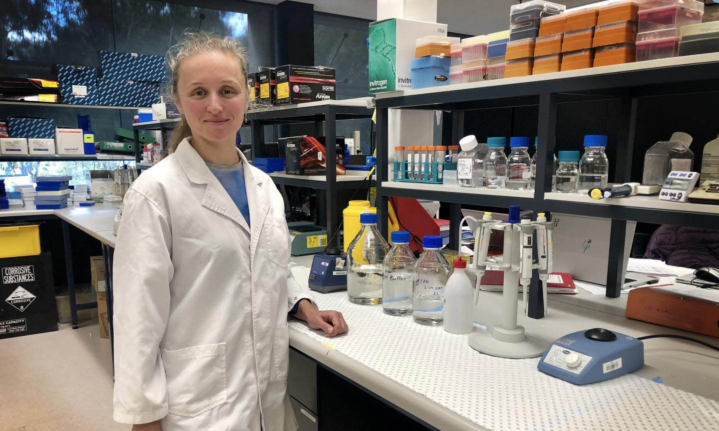 Portrait of Bobbi Fleiss in lab
