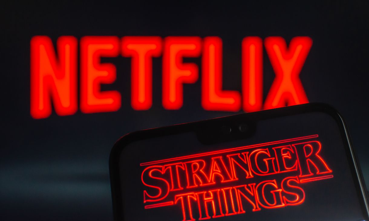 eip-streaming-netflix-stranger-things-logos-adobestock-402594643-editorial-use-only4-1220x732.jpeg