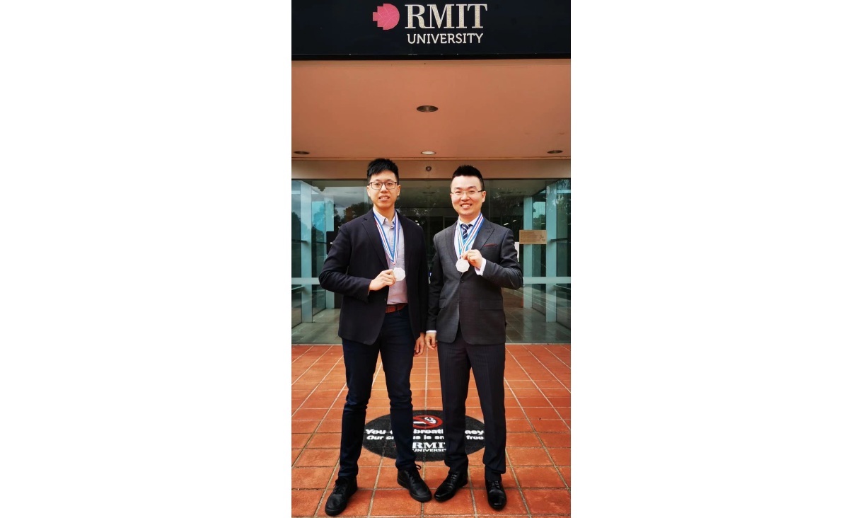 jiaming ma and jeff lee posing with hangai awards medals outside RMIT building