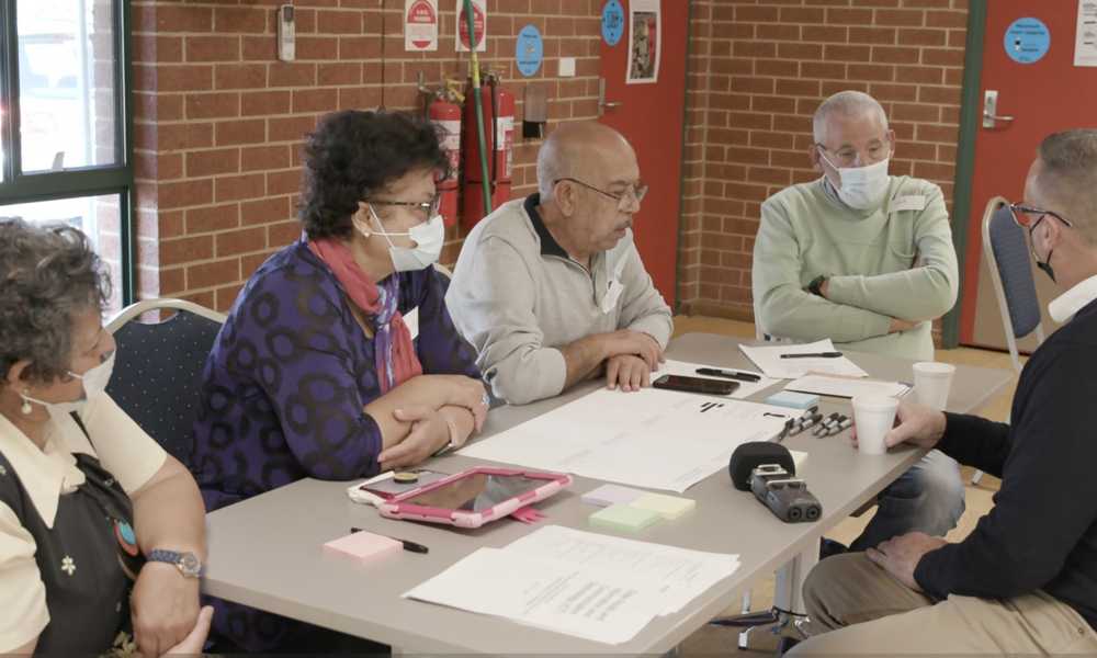 Grou pof people meeting at a table