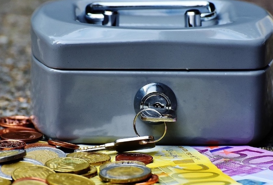 A safety deposit box with cash.