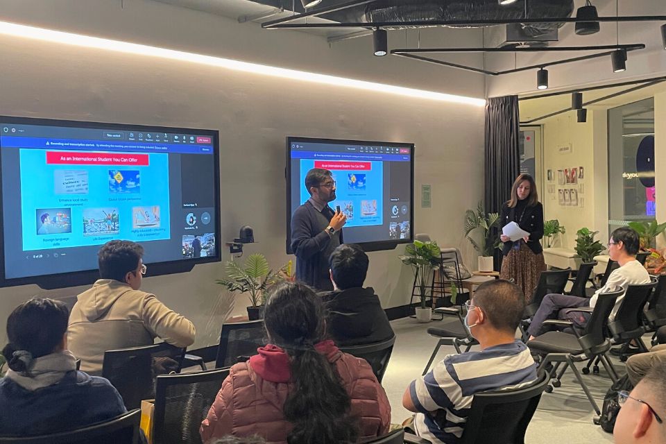 Chintan, talent acquisition from bosch presenting to students tips on finding graduate employment 
