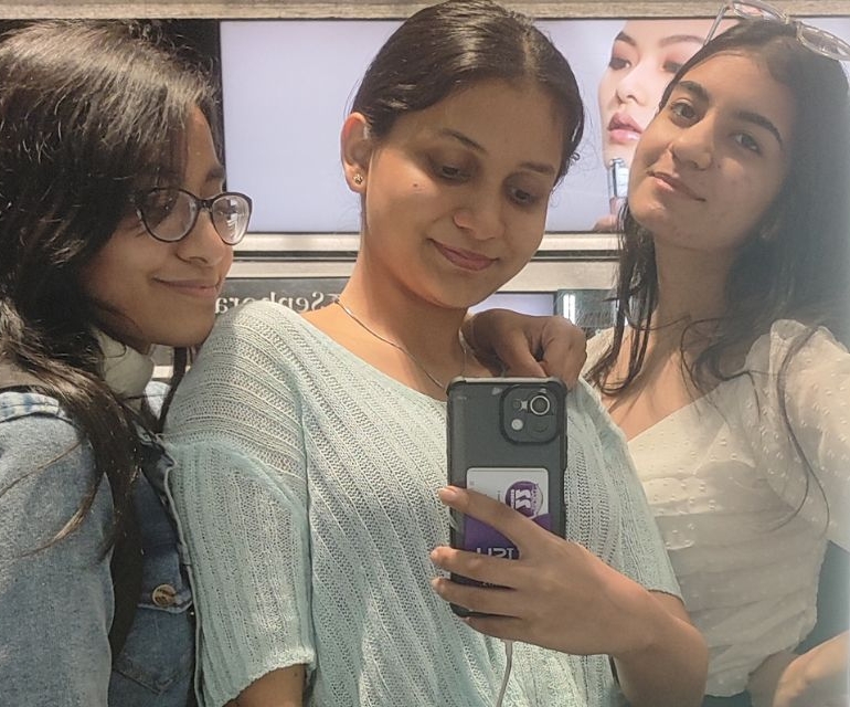 Janhvi (middle) pictured with friends