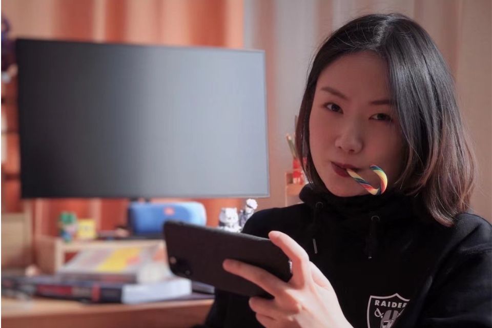 Jing Qin (Agatha) smiling toward camera, student participate in the industry resume reviews workshop