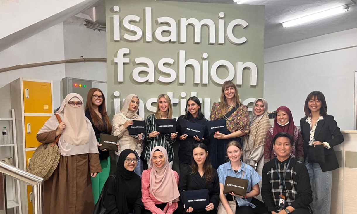 indonesia-fashion-students-1220x732.jpg
