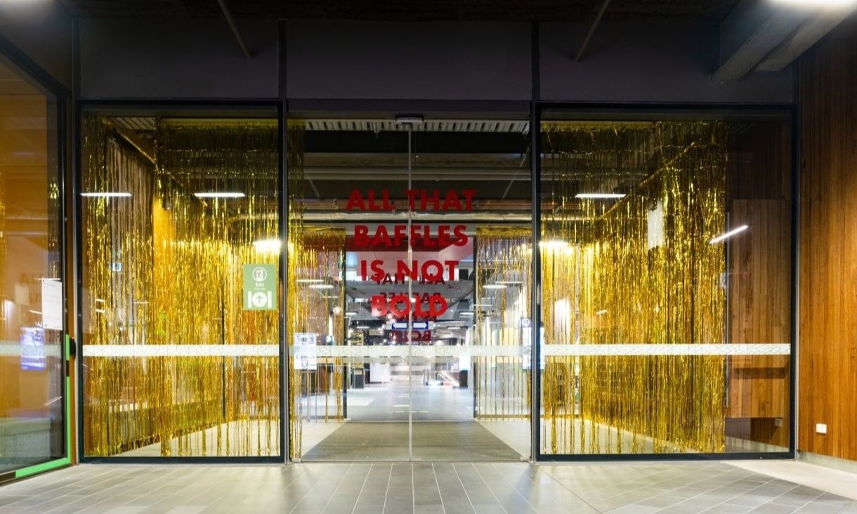 Sliding doors with gold streamers