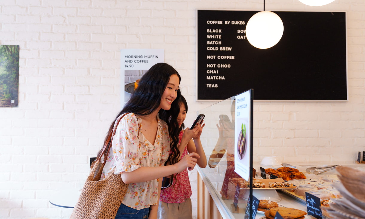 melody-at-her-local-cafe-1220x732