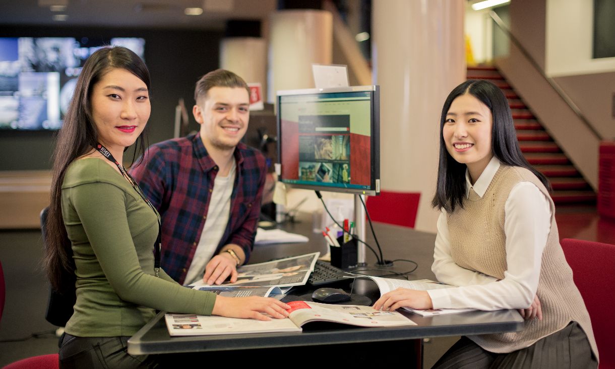 Students & staff at info corner