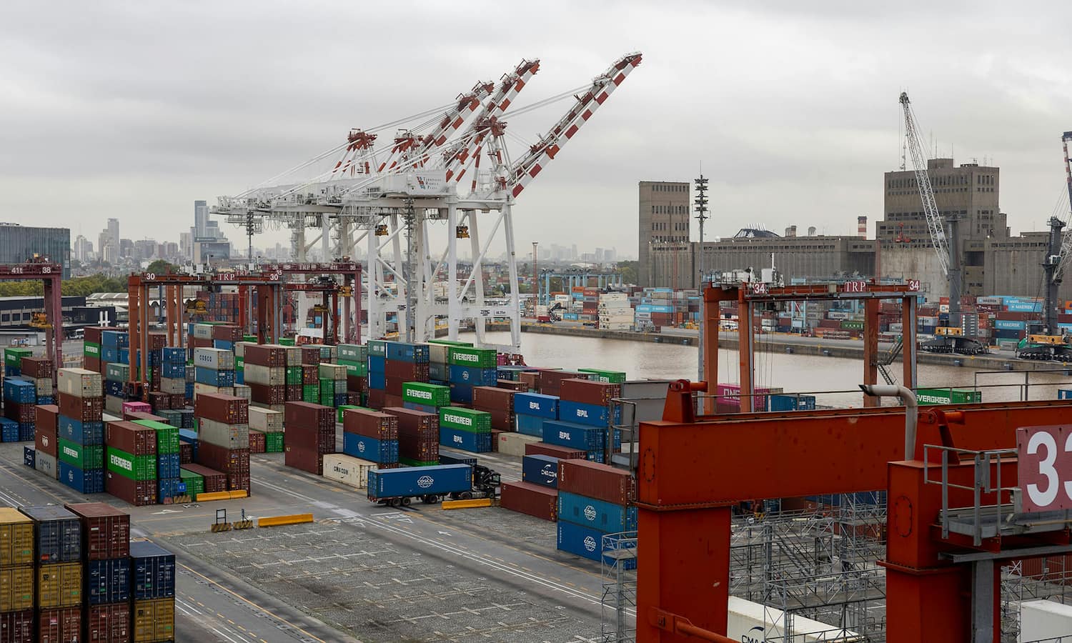 Shipping dock with containers