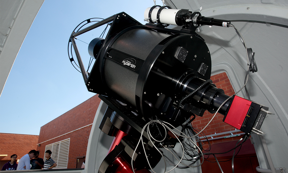 roo-telescope_L_1220px_72dpi.jpg