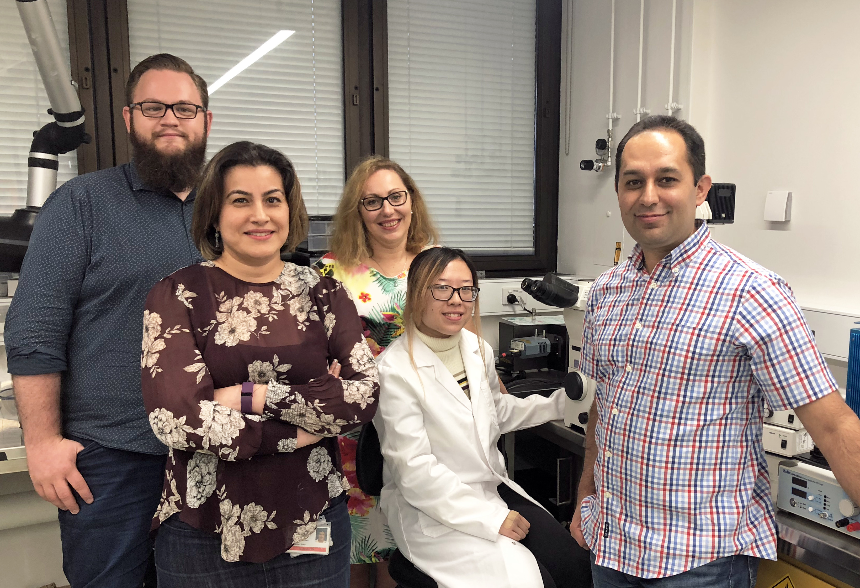 mini-centrifuge-lab-team