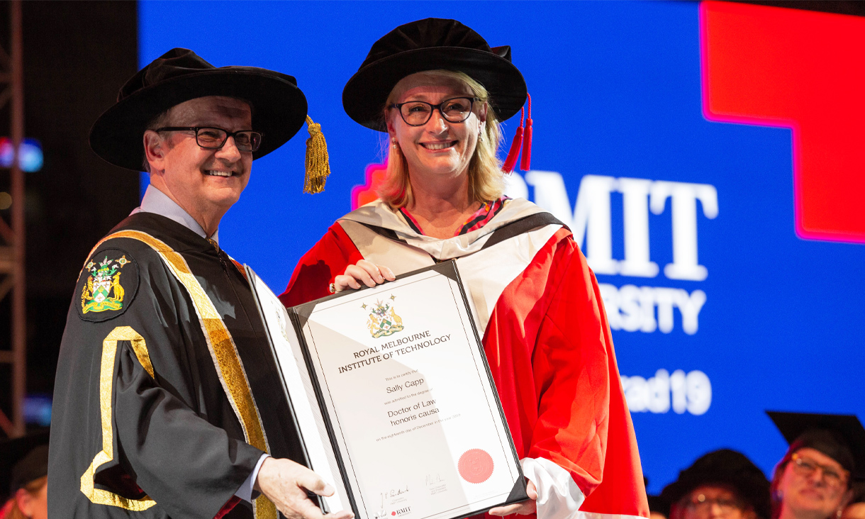 L-R: RMIT Chancellor Ziggy Switkowski and City of Melbourne Lord Mayor Sally Capp at the RMIT graduation ceremony