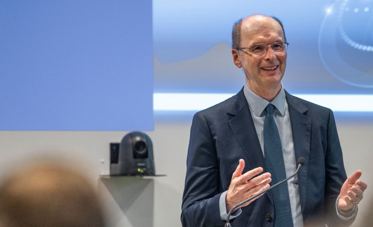 1200.x732-peter-woodgate-gel-i magejpg.jpg