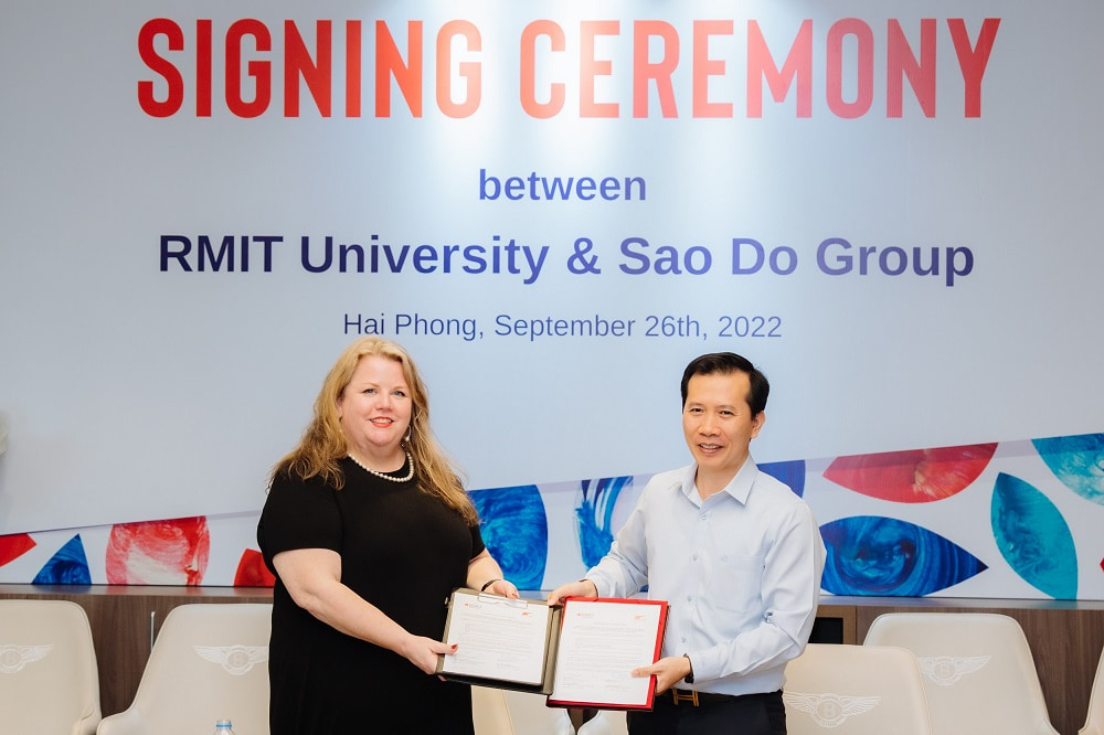 Mish Eastman (RMIT) and Nguyen Thanh Phuong hold up the signed memorandum