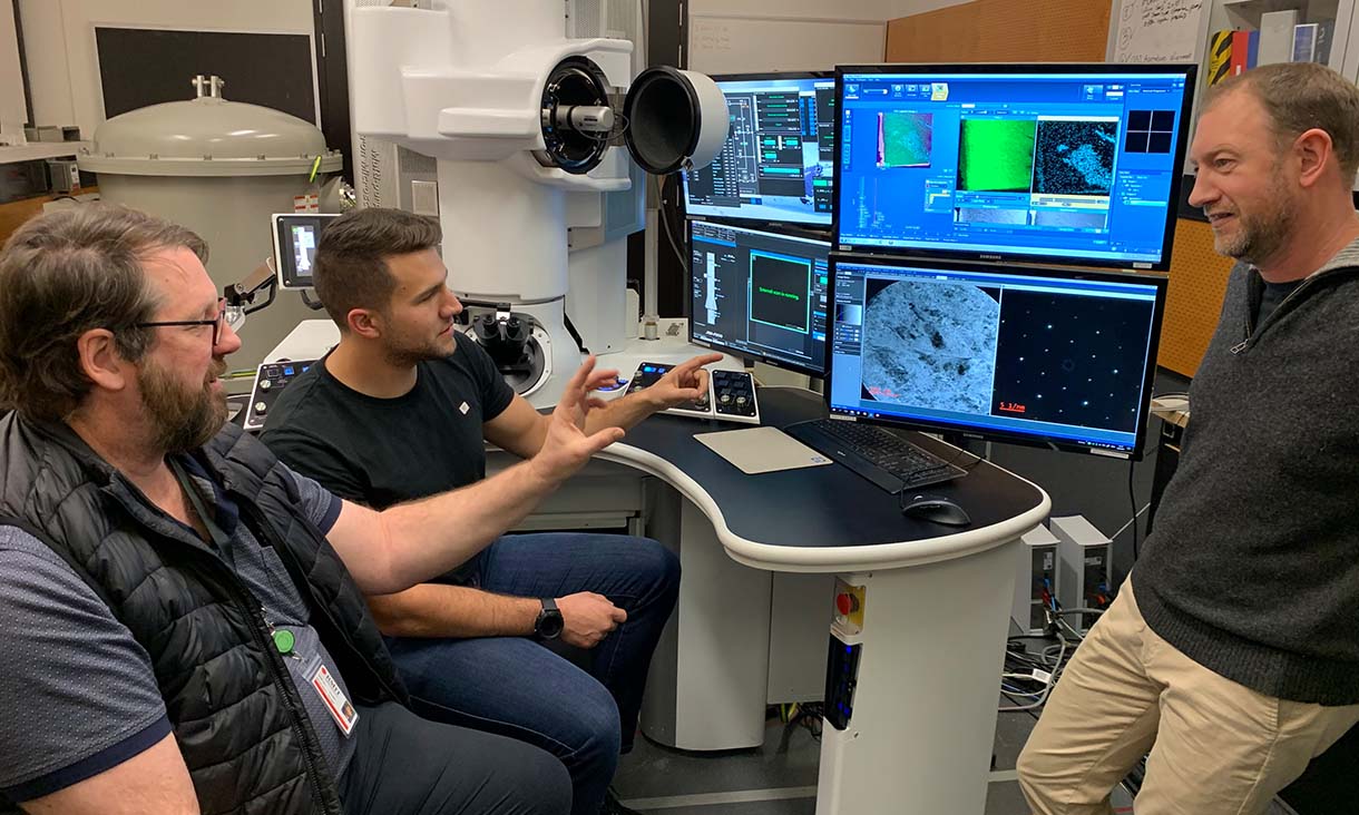 Professor Dougal McCulloch (left) and PhD scholar Alan Salek from RMIT with Professor Andy Tomkins from Monash University (right) at the RMIT Microscopy and Microanalysis Facility. Credit: RMIT University