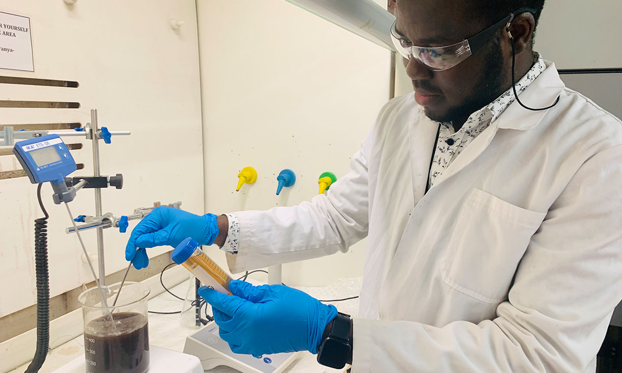 RMIT PhD researcher Ibrahim Hakeem in the lab at RMIT University. Credit: RMIT University