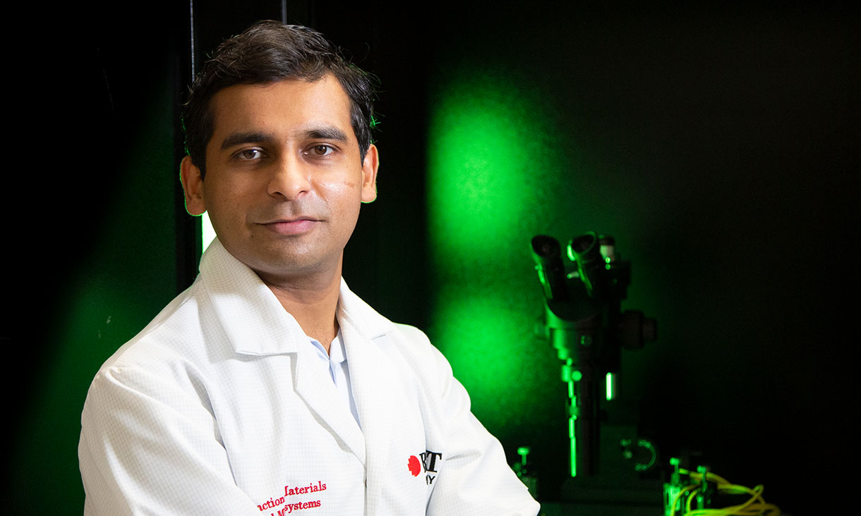 Professor Sumeet Walia in his lab at RMIT University. Credit: RMIT University