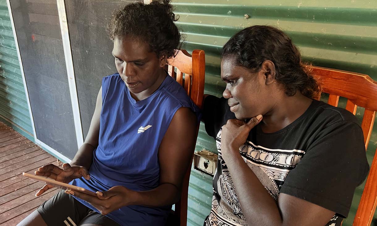 Gangan co-researcher Guruwuy Ganambarr doing survey with resident Alissia Wirrpanda
