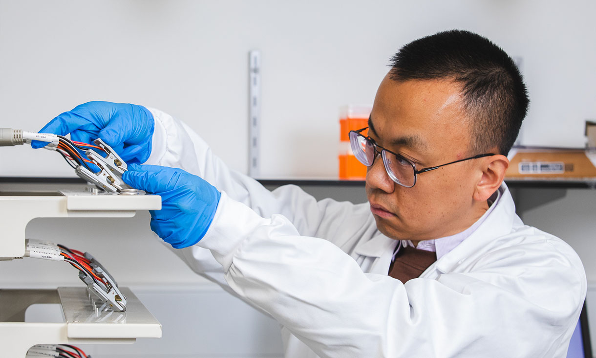 Distinguished Professor Tianyi Ma in his lab at RMIT University. Credit: Carelle Mulawa-Richards, RMIT University