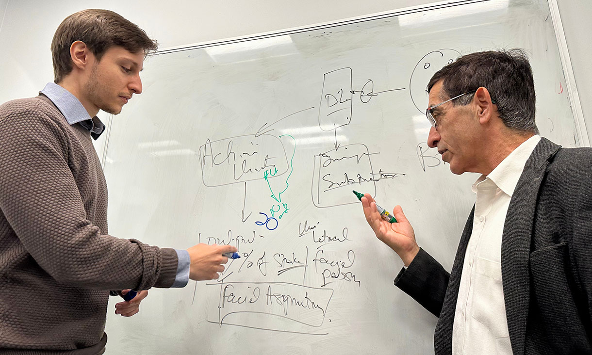 PhD scholar Guilherme Camargo de Oliveira (left), from RMIT and São Paulo State University, and Professor Dinesh Kumar. Credit: Seamus Daniel, RMIT University