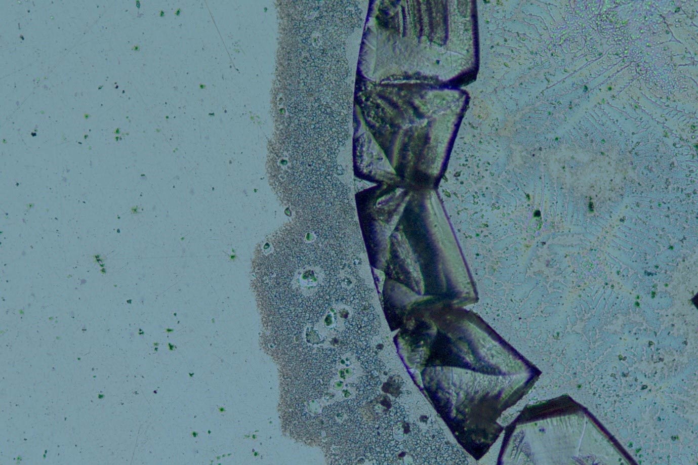 Figure 2: Secondary spreading phenomena happened on the droplet edge