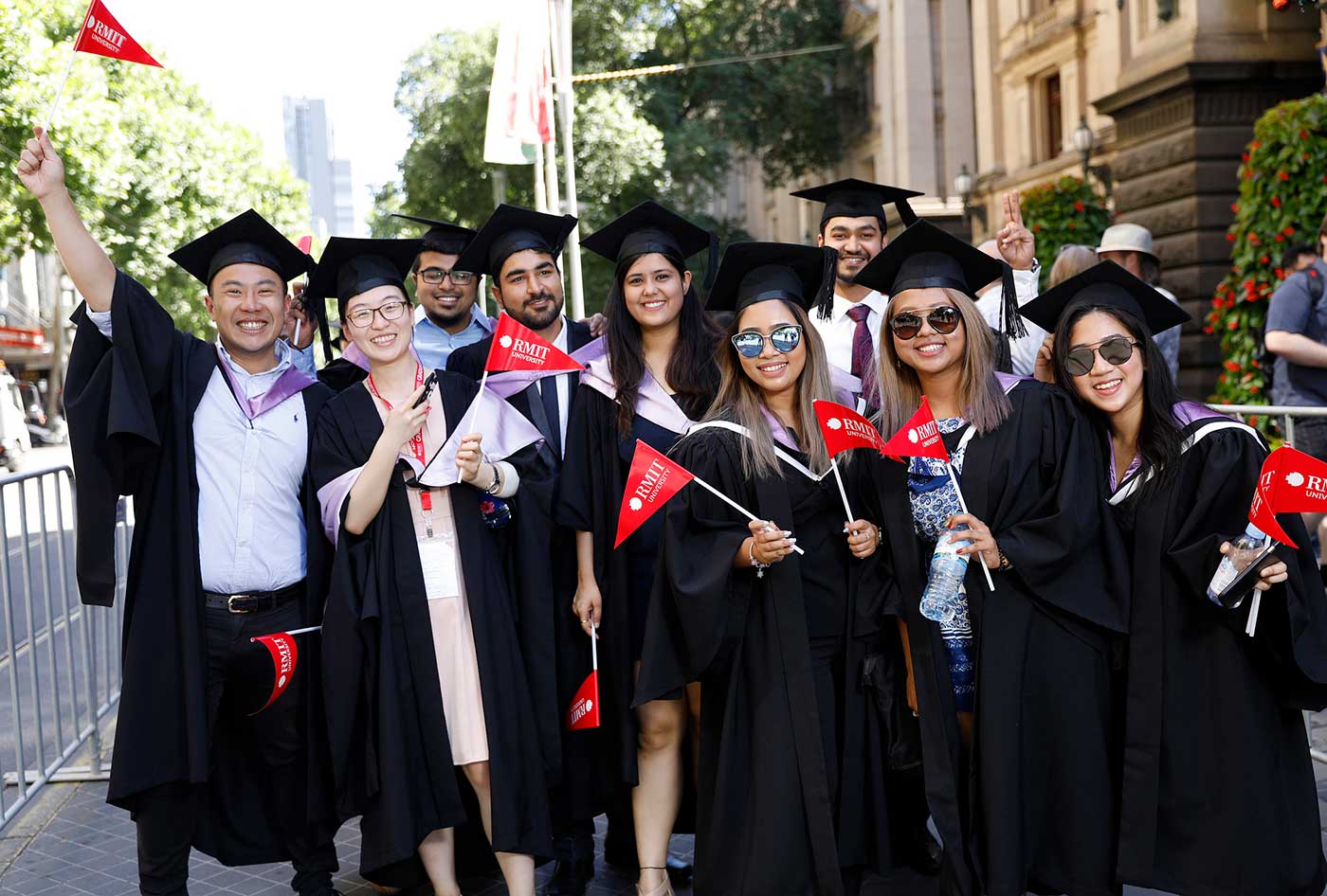 Graduates-at-Graduation-Parade_Apply-to-graduate-promo.jpg