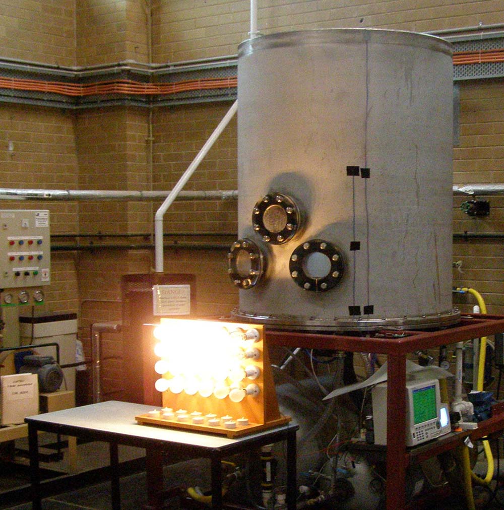 The device shown integrates thermoelectric generators with a desalination system to harness industrial waste heat. It converts temperature differences into electrical power while simultaneously driving a thermal desalination process for water purification, using thermoelectric modules with no moving parts