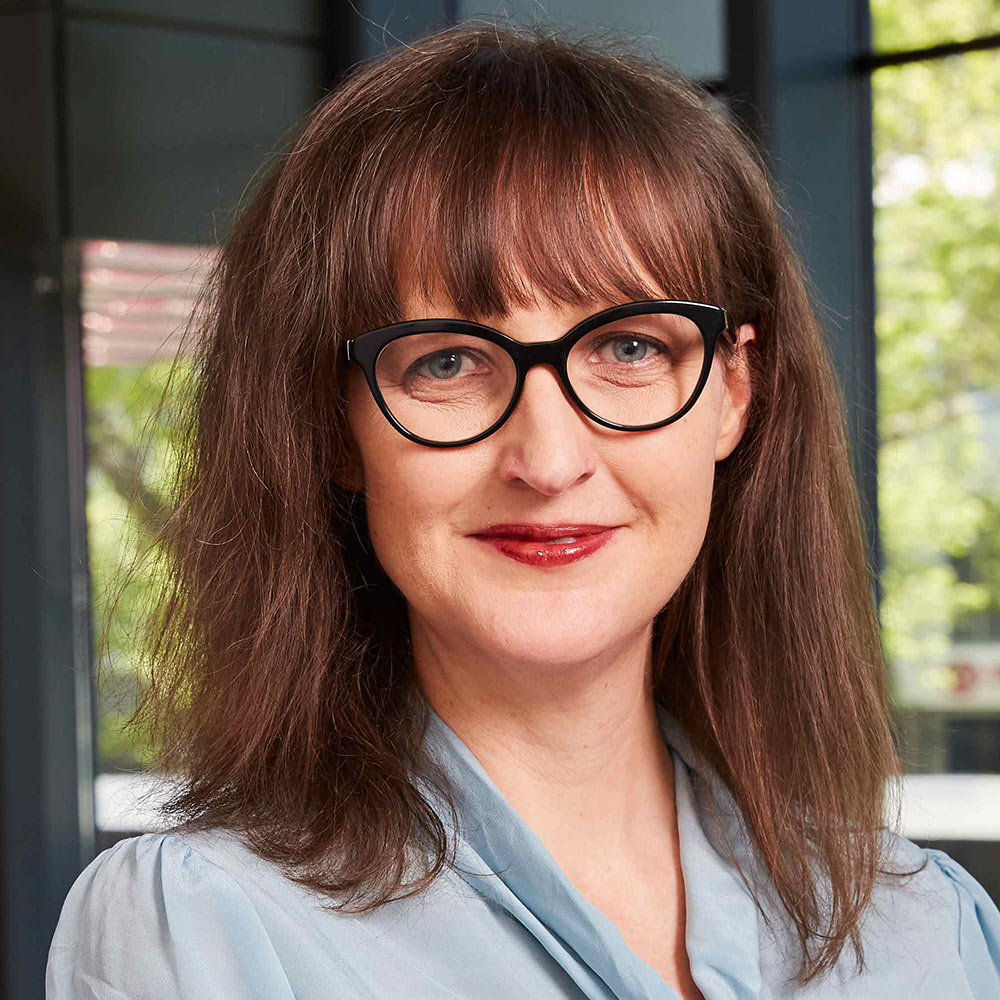 Dr.  Juliet  Watson 