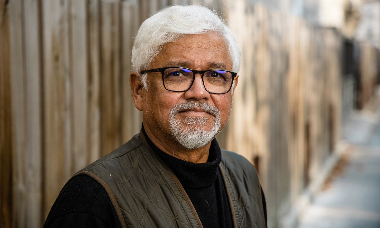amitav-ghosh-1220x732.jpg