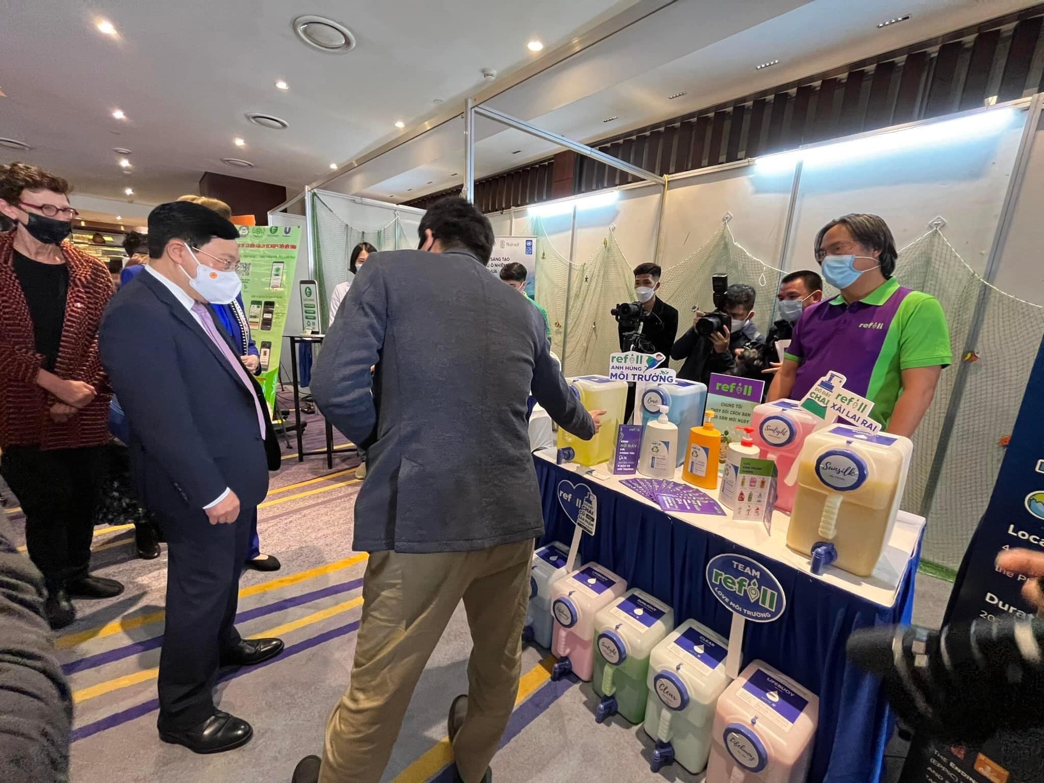 Vietnam’s Deputy Prime Minister Pham Binh Minh standing in front of Refill's stand 