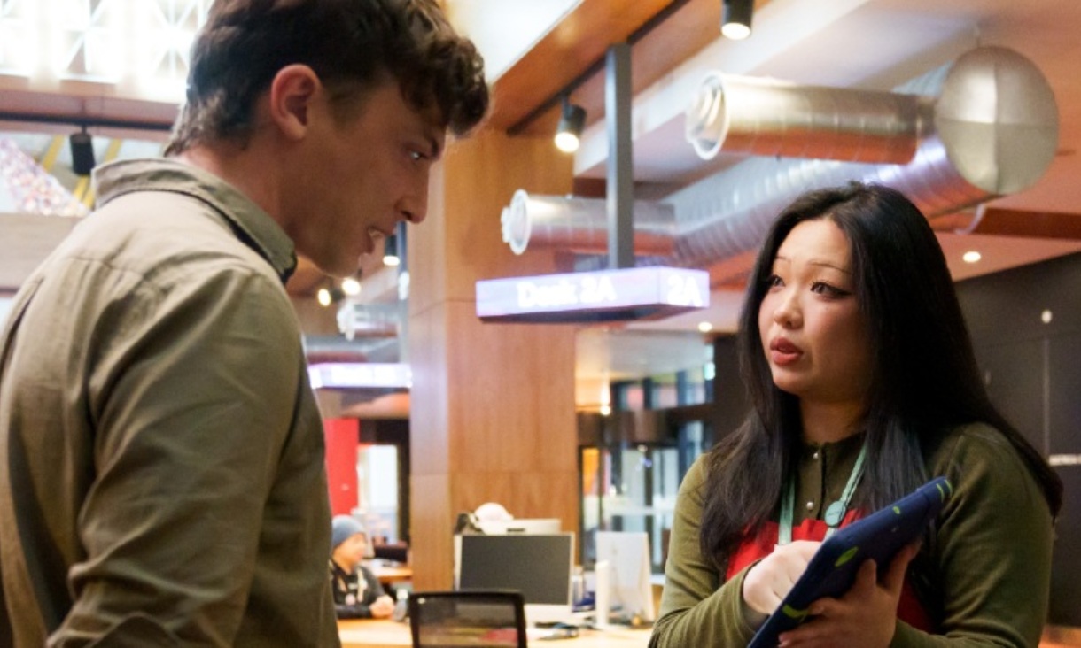 RMIT Student Connect Advisor supporting student 