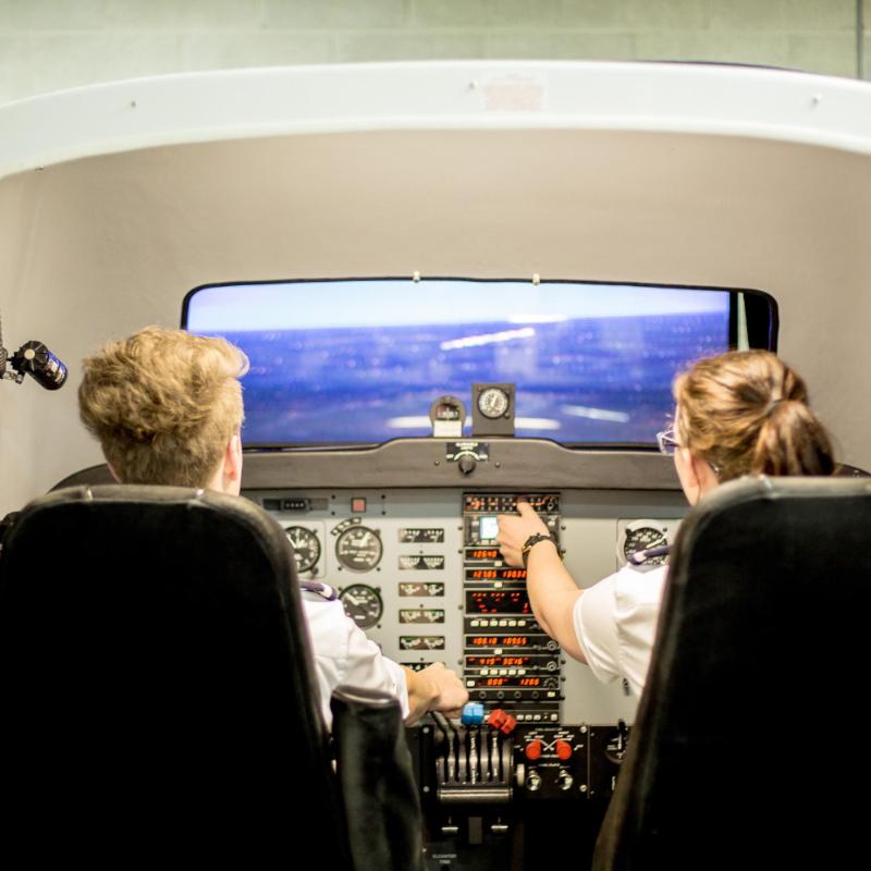 Flight-simulator-800x800.jpg
