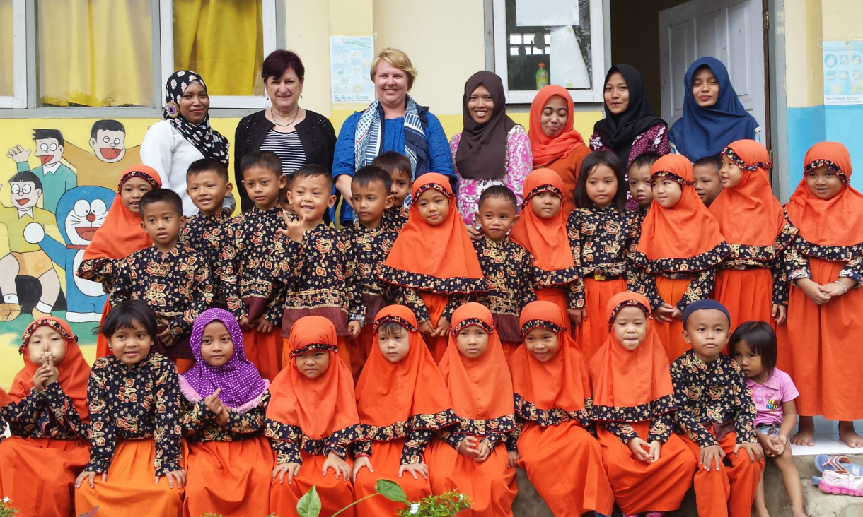 RMIT academics with Indonesian schoolchildren