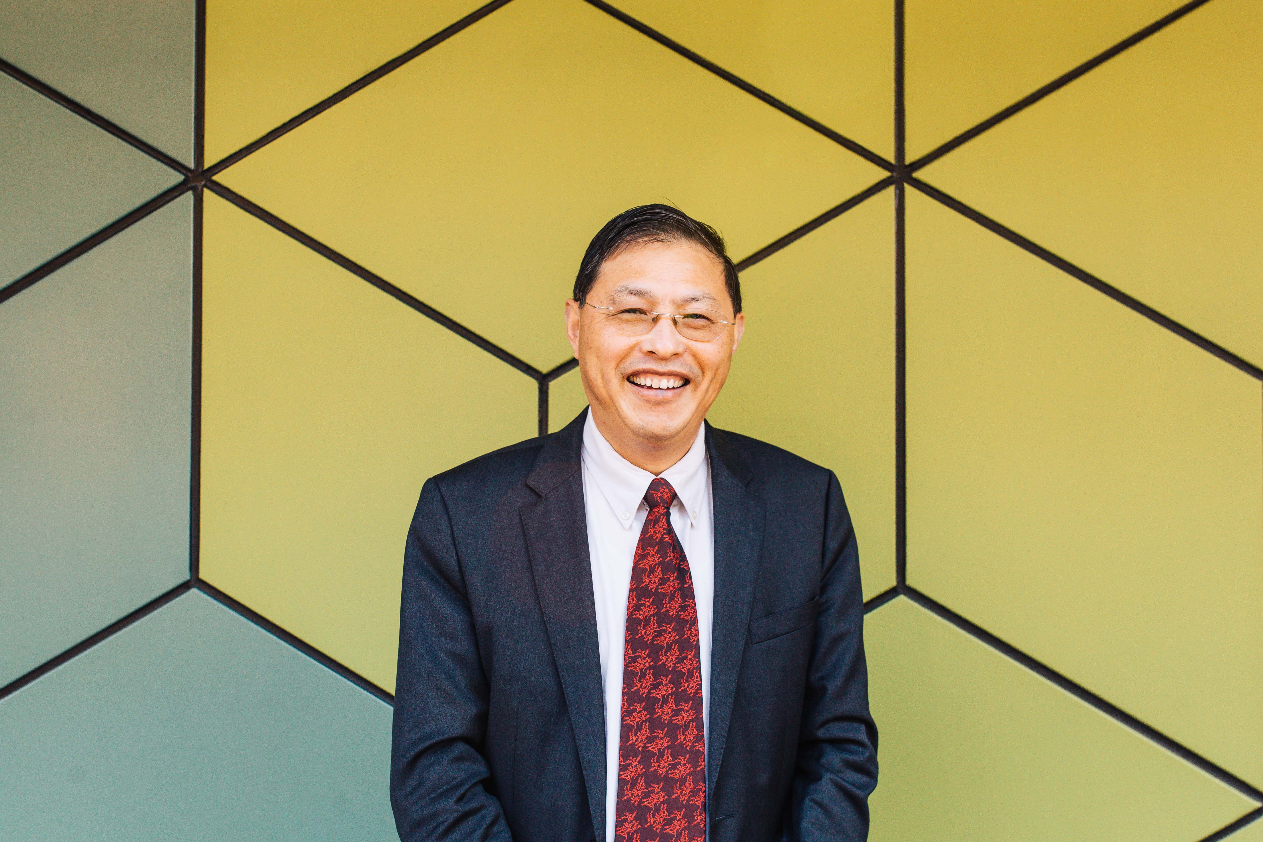 Distinguished Professor Min Gu