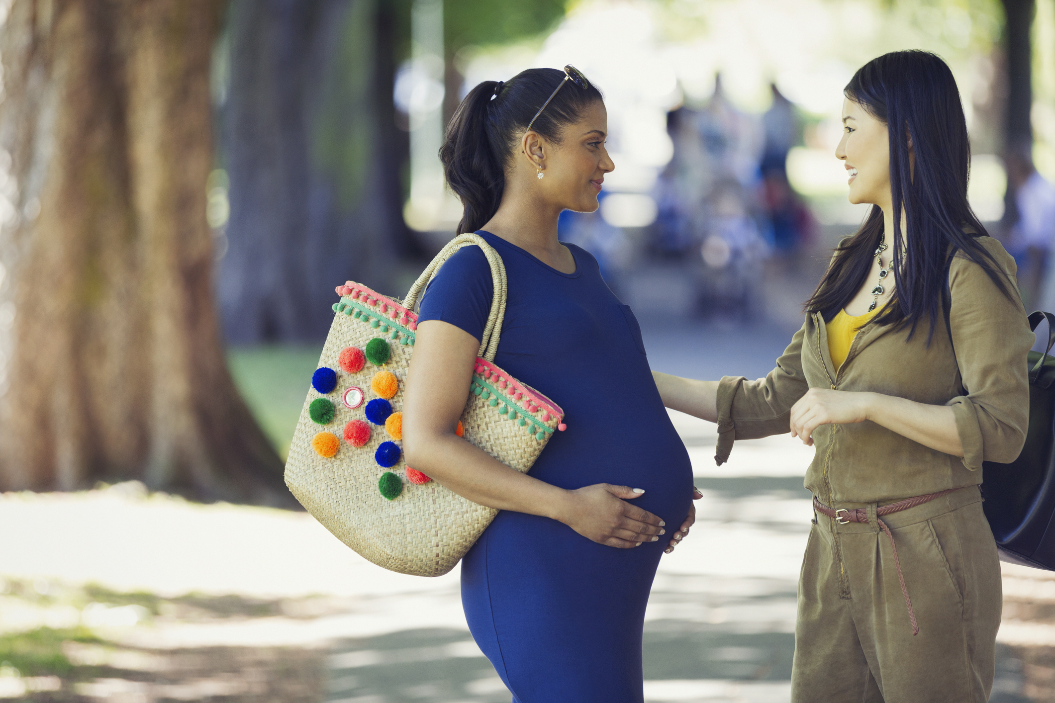 pregnant-woman-park