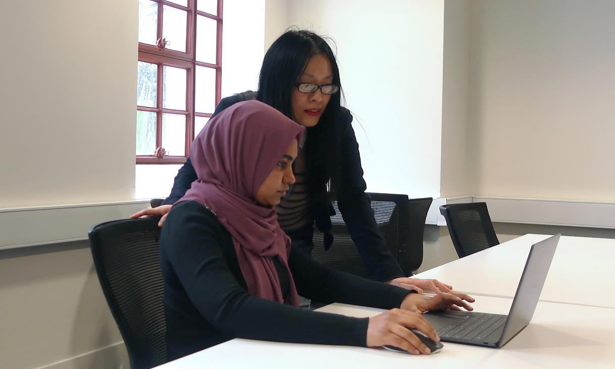 RMIT Associate Professor Rebecca Yang with student Aminath Samaha, who is using the BIPV Enabler during class.