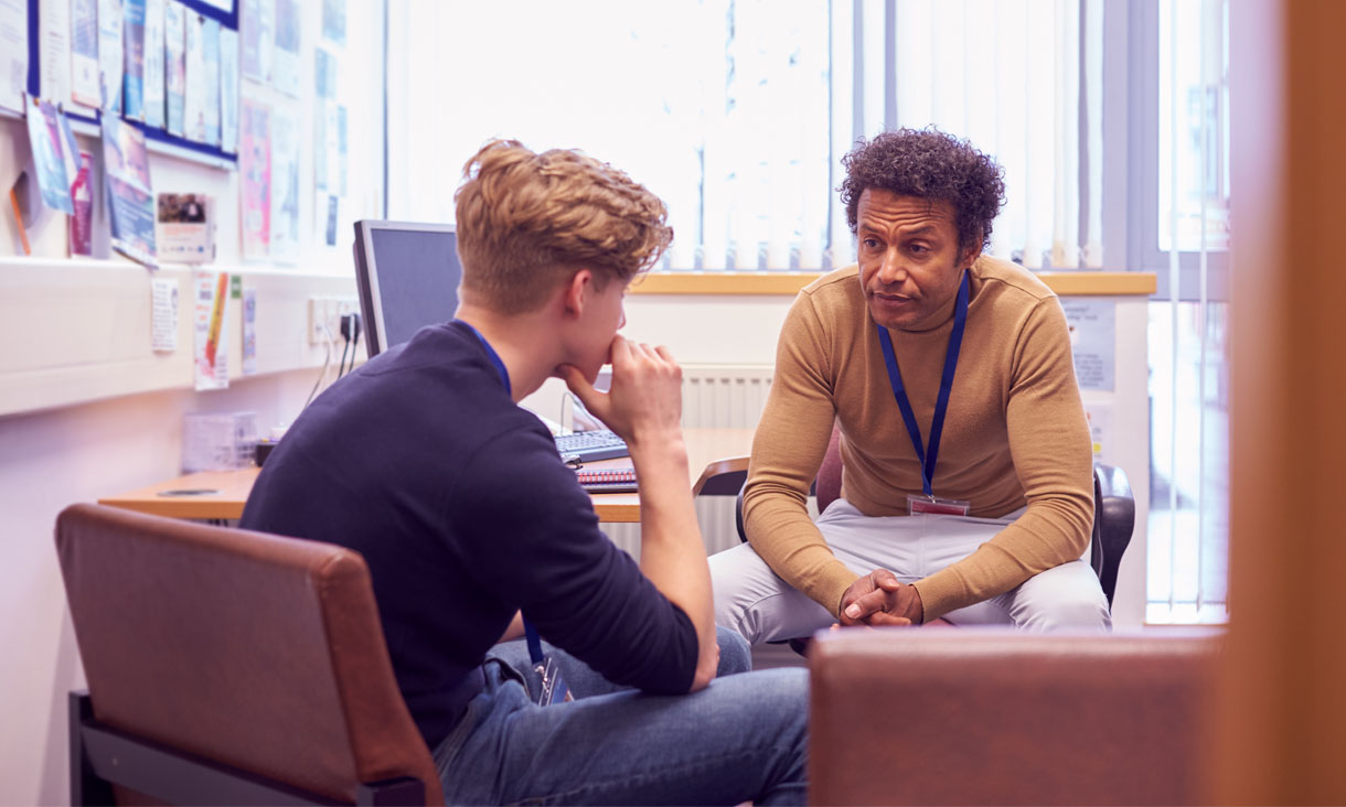 A student visits a support worker to discuss mental health.