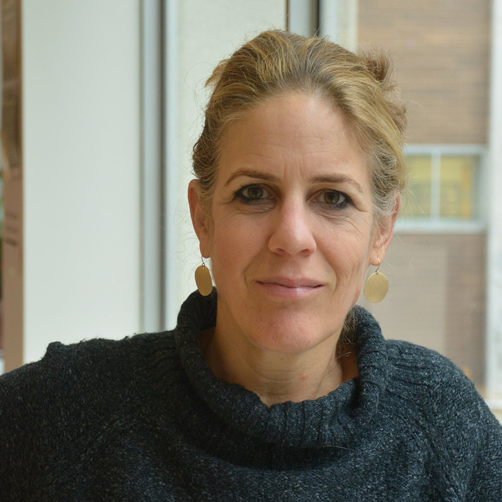 Dr.  Iris  Levin